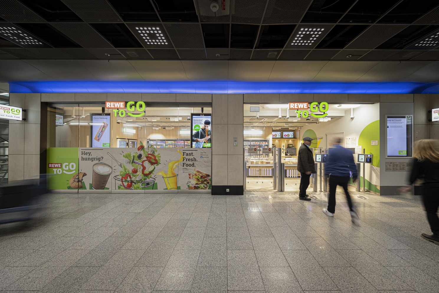 rewe-to-go_frankfurt-flughafen-außen_c_lekkerland_christian-christes_web
